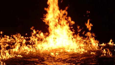 Fuego que consume el agua