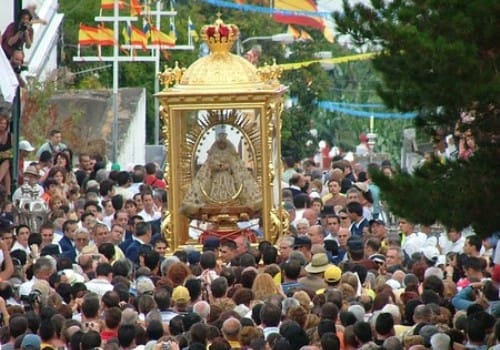 Bajada de la Virgen en La Palma, bailan los enanos Bajada de la Virgen en La Palma, bailan los enanos