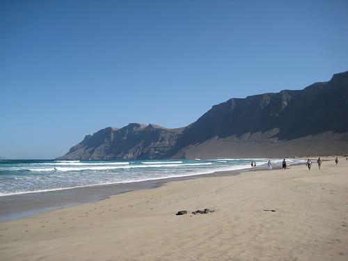 El risco de Famara y sus playas El risco de Famara y sus playas