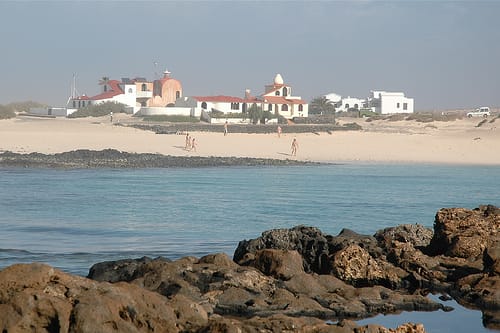 La Playa de los Lagos en El Cotillo, Fuerteventura La Playa de los Lagos en El Cotillo, Fuerteventura